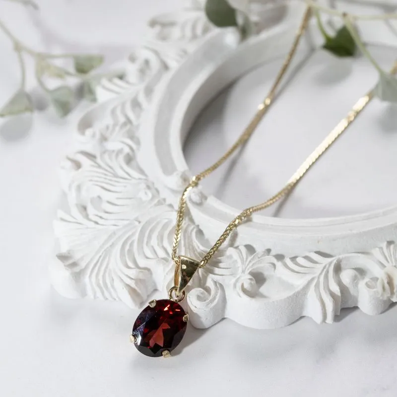 14K Yellow Gold Oval Red Garnet 8X10mm Pendant