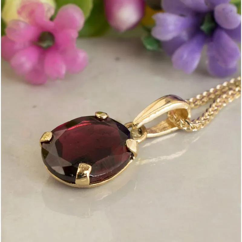 14K Yellow Gold Oval Red Garnet 8X10mm Pendant