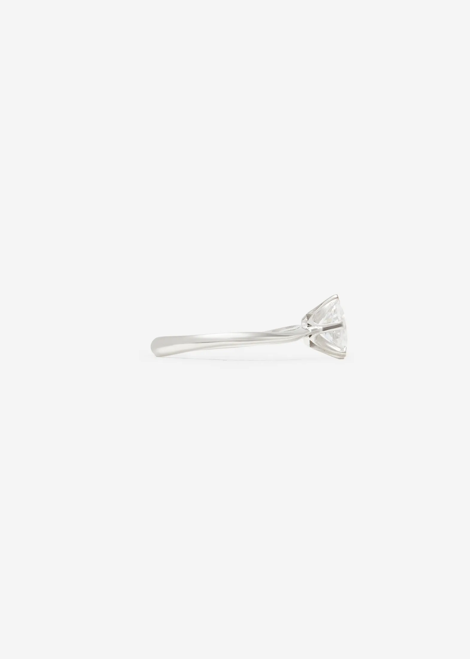 Oval Solitaire Ring Maxi Pavé 0.7 - 0.9 Ct