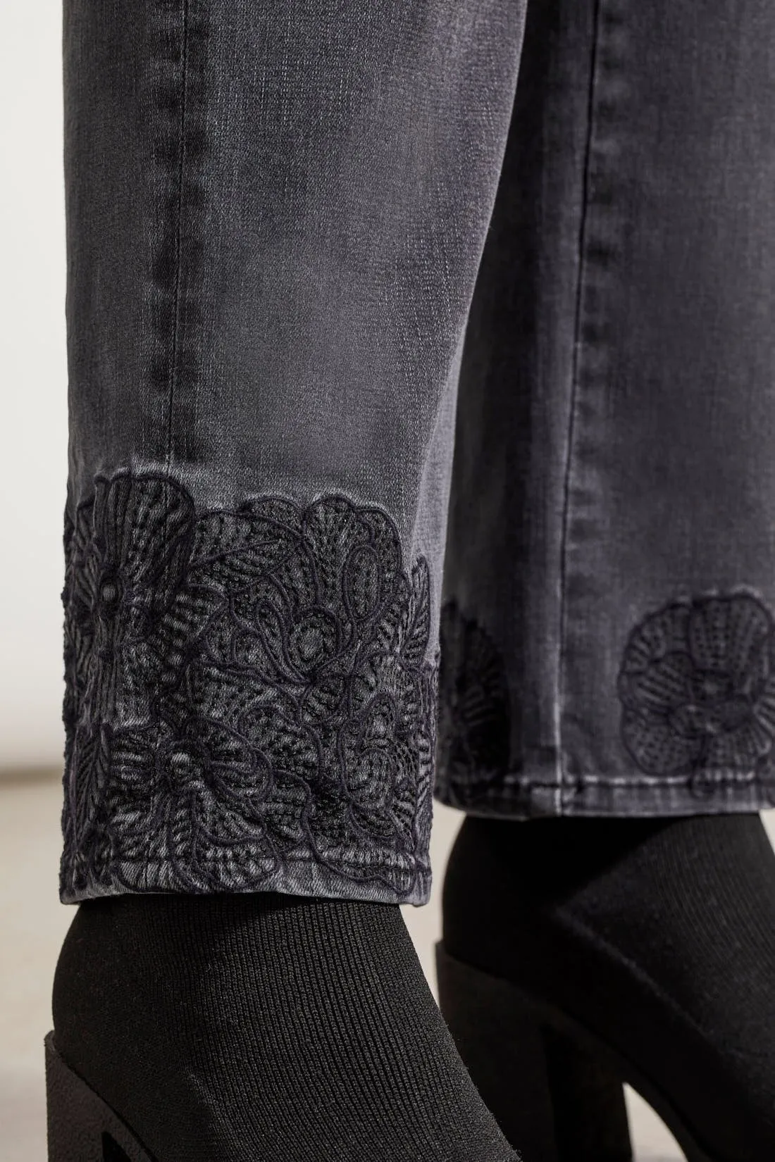 SOPHIA CURVY EMBROIDERED STRAIGHT LEG JEANS-Fadedblack